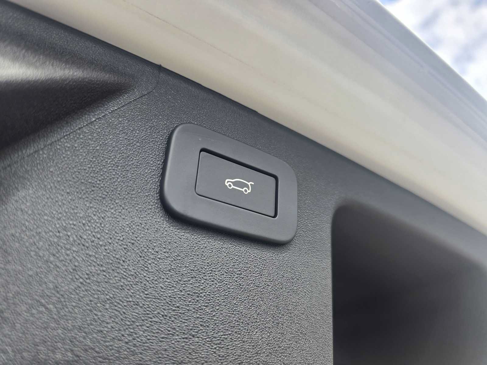 Used 2025 Land Rover Discovery Sport S AWD/4WD image 16