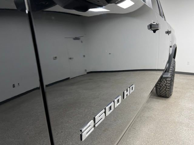 Used 2024 Chevrolet Silverado 2500 ZR2 w/ Technology Package image 14