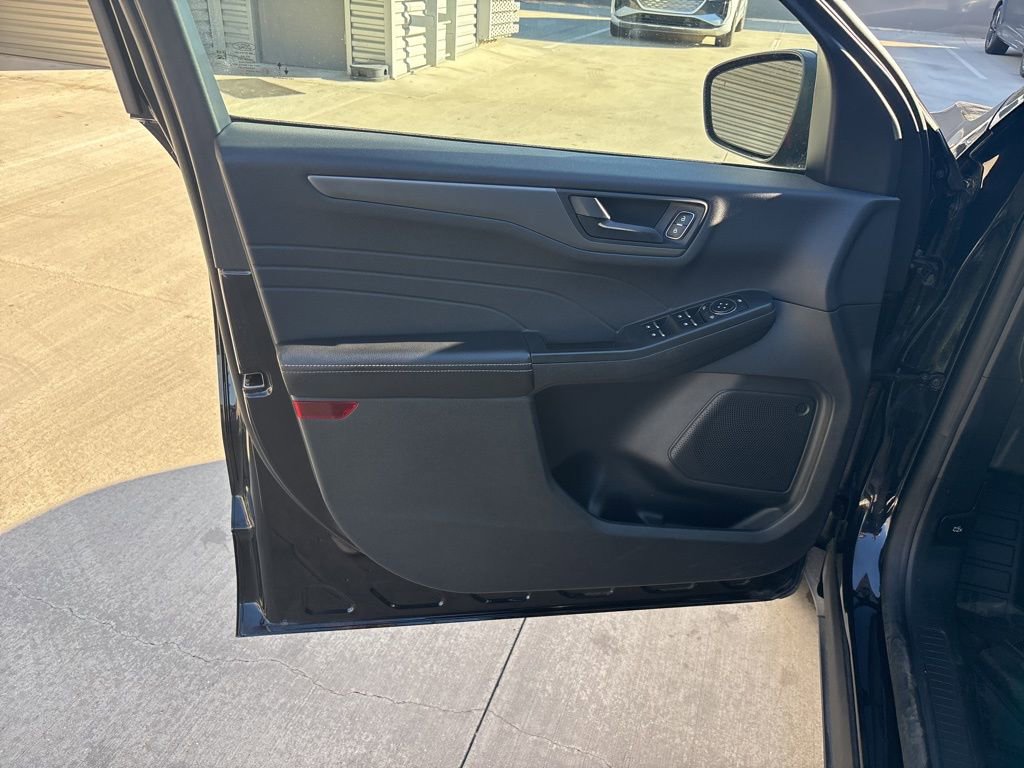 Used 2025 Ford Escape Active image 10