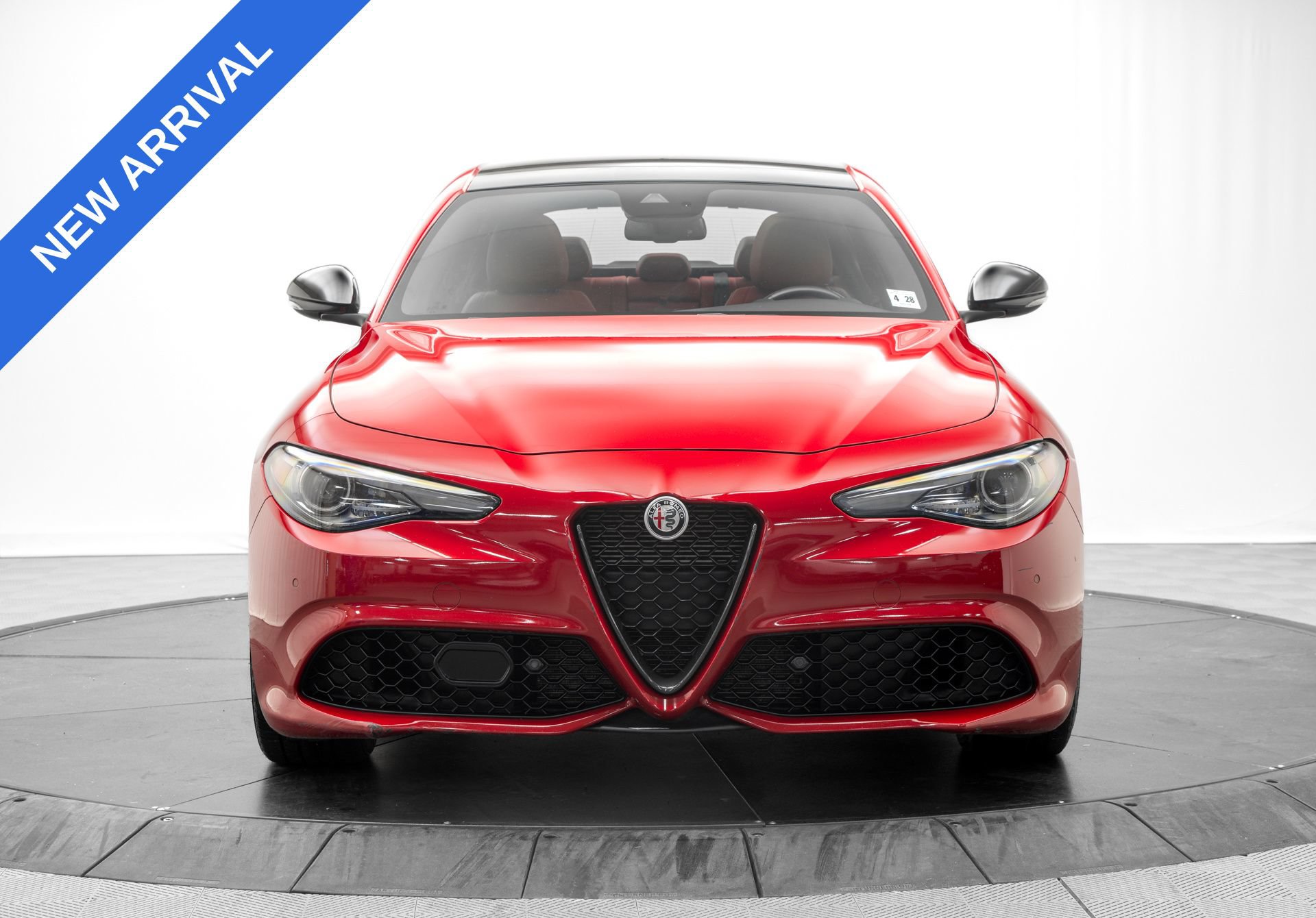 Used 2023 Alfa Romeo Giulia Veloce AWD/4WD image 2