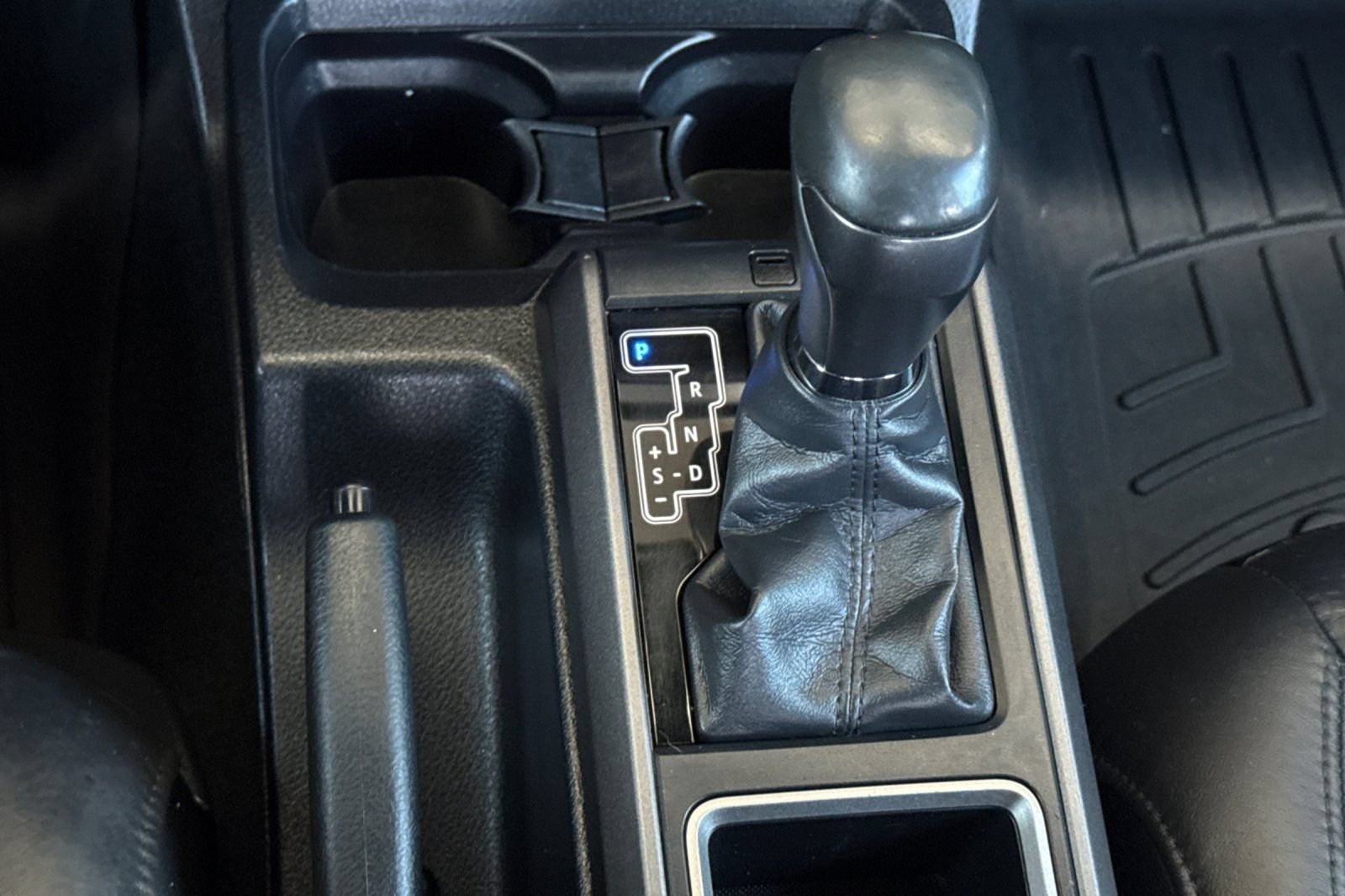 Used 2020 Toyota Tacoma SR5 AWD/4WD image 32