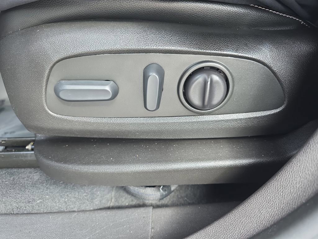 Used 2022 GMC Terrain SLT image 28