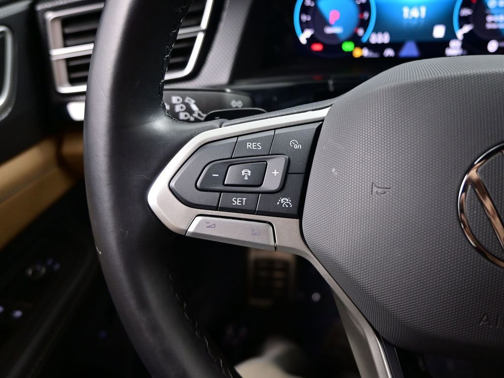 Used 2024 Volkswagen Atlas Cross Sport SEL R-Line image 18