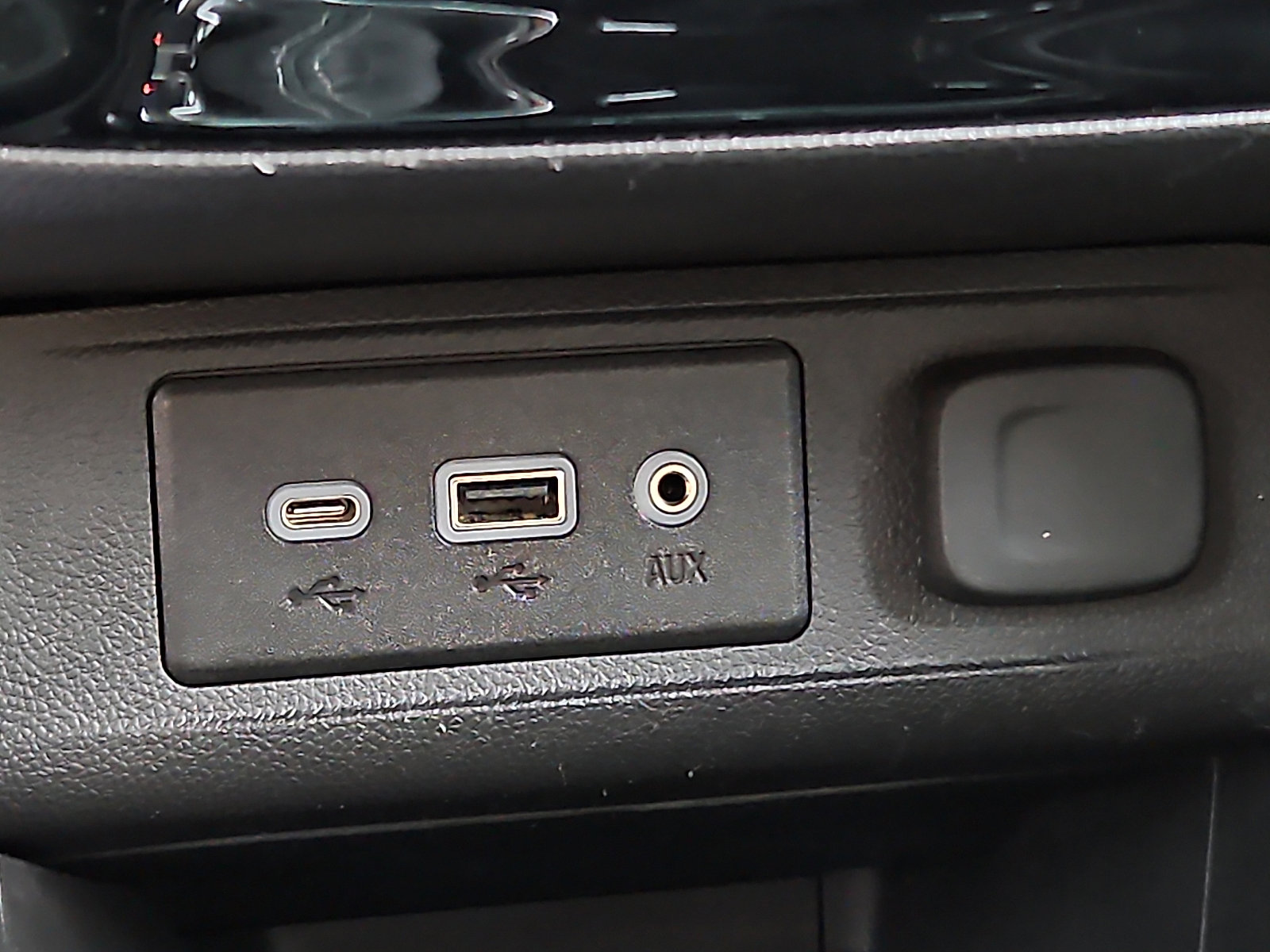 Certified 2023 Buick Encore GX Select w/ Sport Touring Package image 23