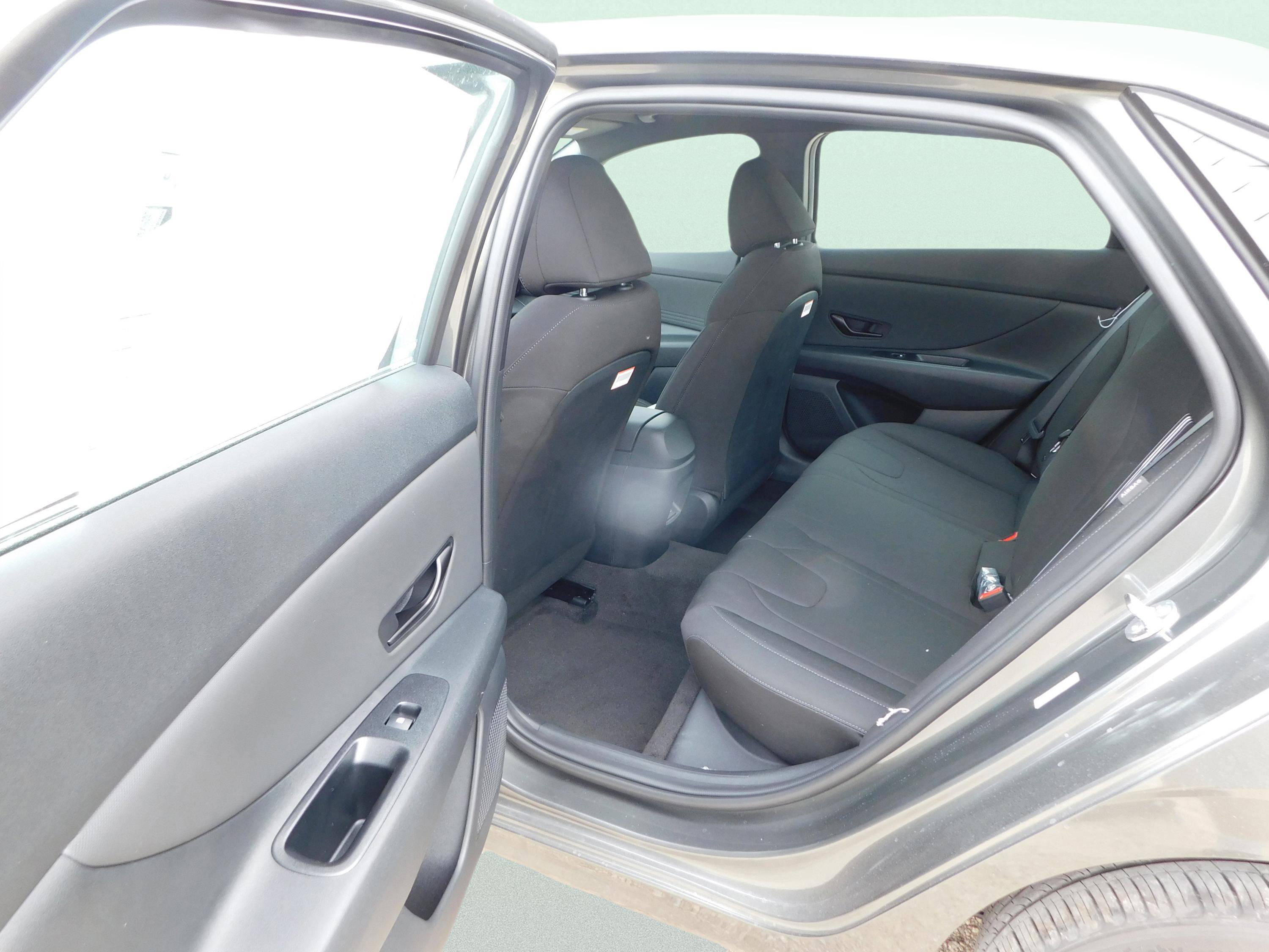 Certified 2025 Hyundai Elantra Sport image 10