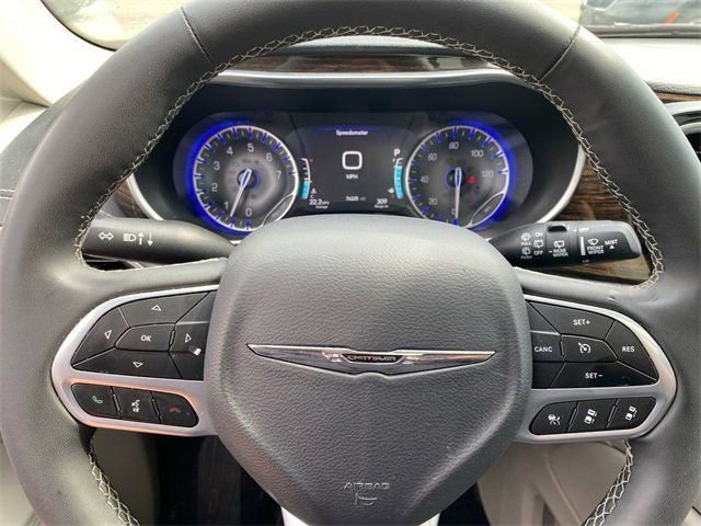 Used 2023 Chrysler Pacifica Limited image 29