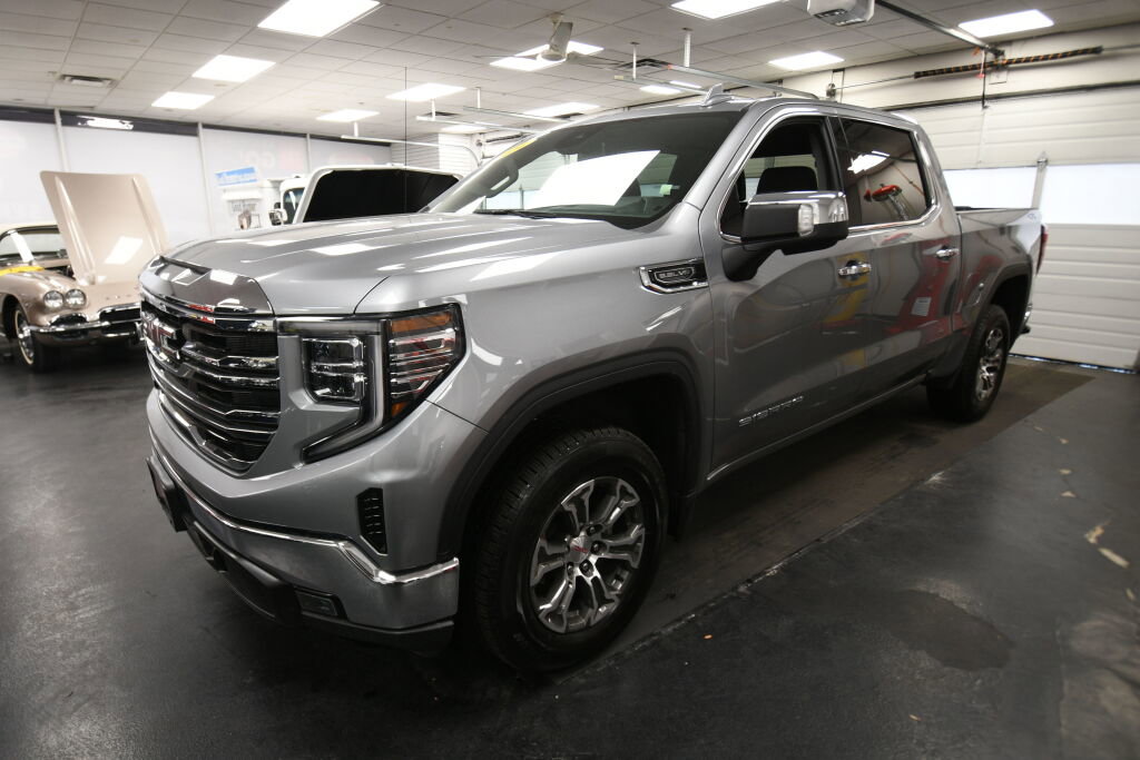 Used 2024 GMC Sierra 1500 SLT AWD/4WD image 4