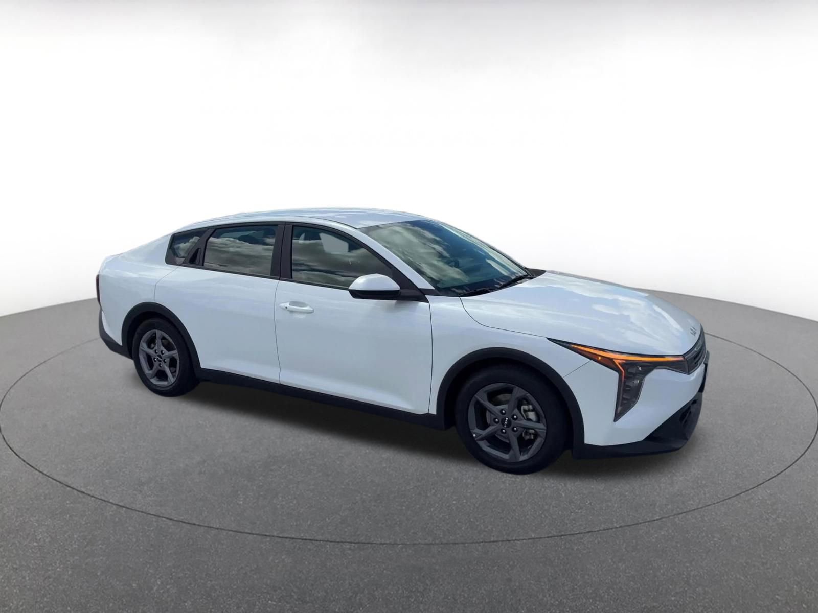 Used 2025 Kia K4 LXS FWD image 2