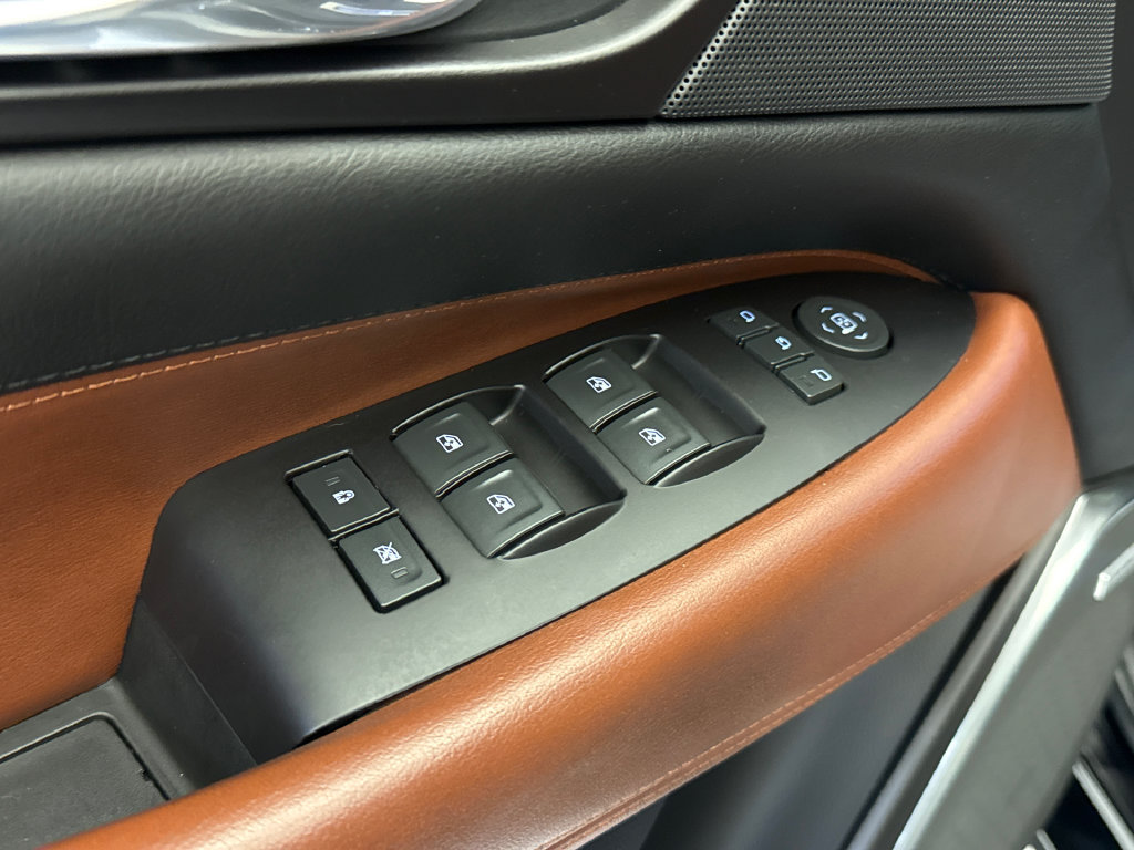 Used 2020 Cadillac Escalade Premium Luxury w/ Escalade Sport Edition AWD/4WD image 21