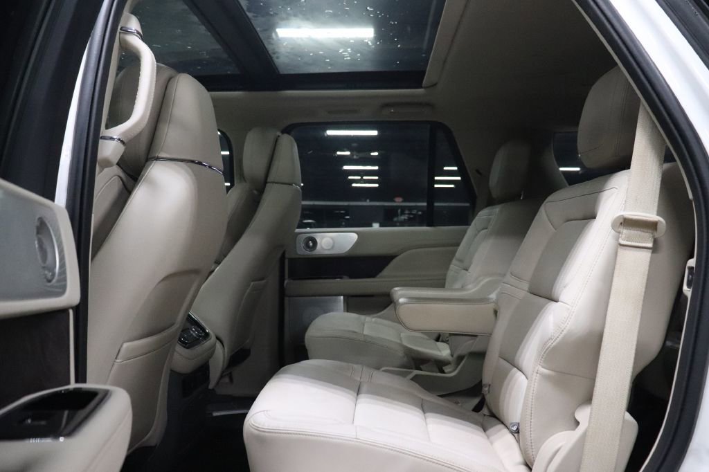 Used 2021 Lincoln Navigator Reserve w/ Luxury Package image 15