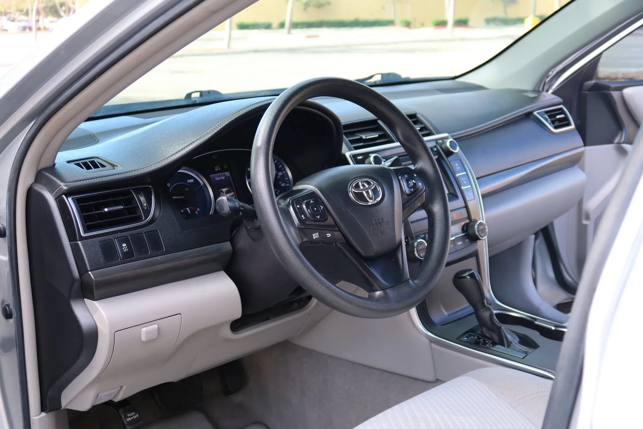 Used 2016 Toyota Camry LE FWD image 13