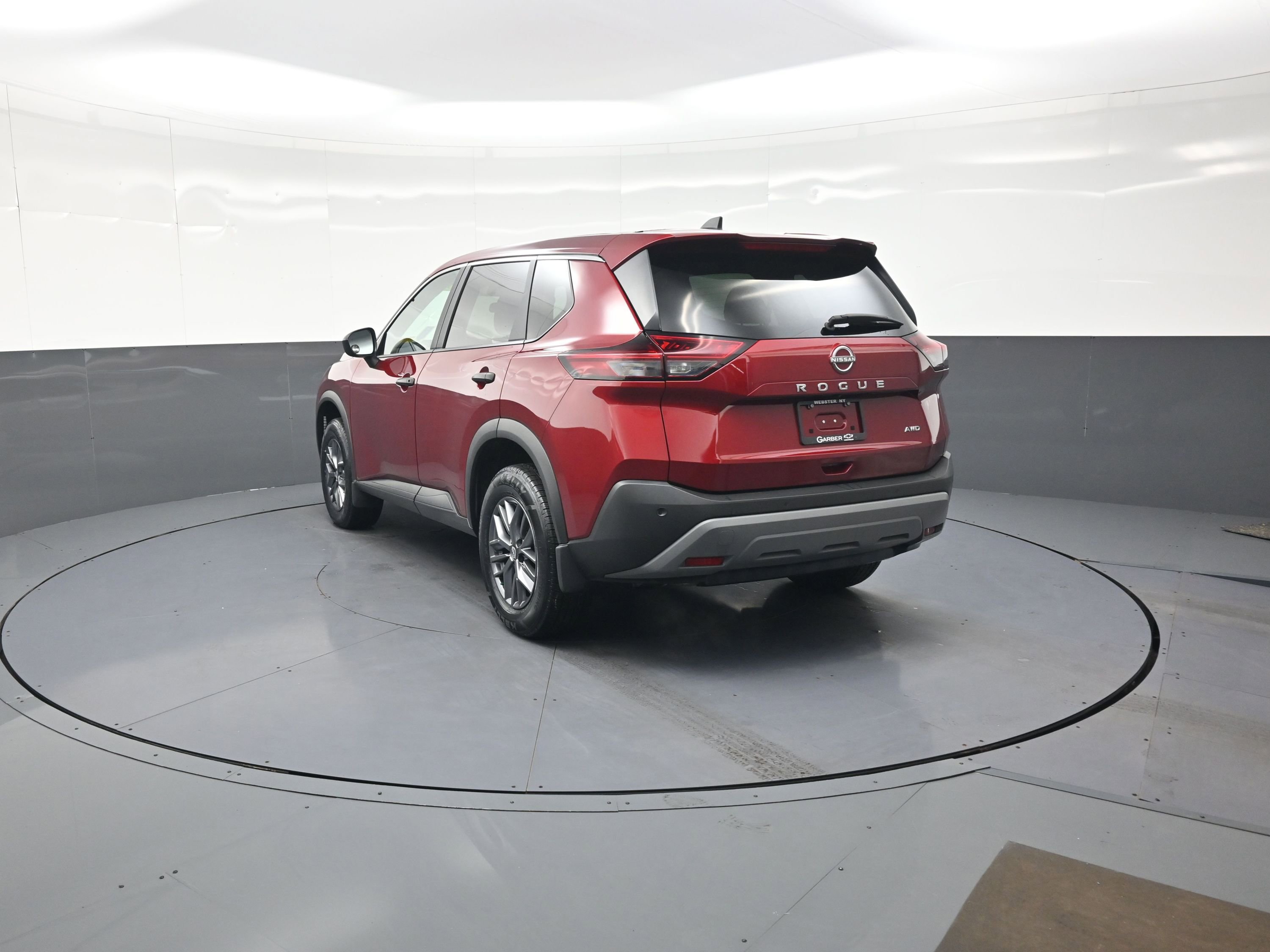 Used 2023 Nissan Rogue S AWD/4WD image 5