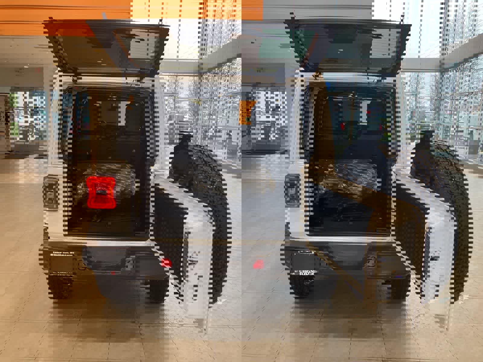 Used 2020 Jeep Wrangler Unlimited Sahara w/ Uconnect 4C Nav & Sound Group image 27