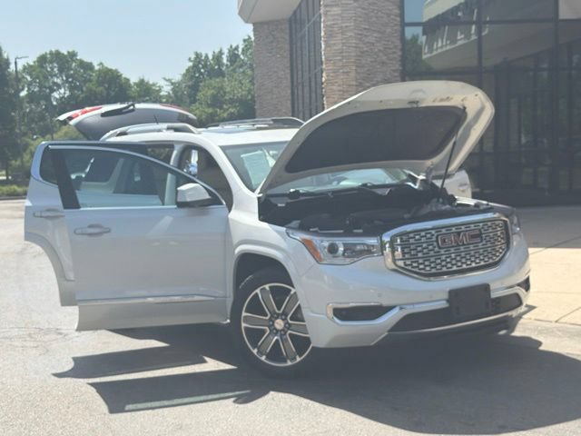 Used 2017 GMC Acadia Denali w/ Technology Package FWD image 9