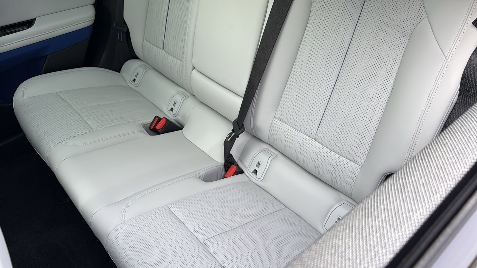 New 2026 Cadillac Optiq Sport 2 image 29