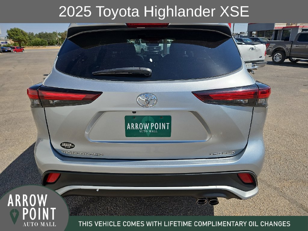 Used 2025 Toyota Highlander XSE AWD/4WD image 10