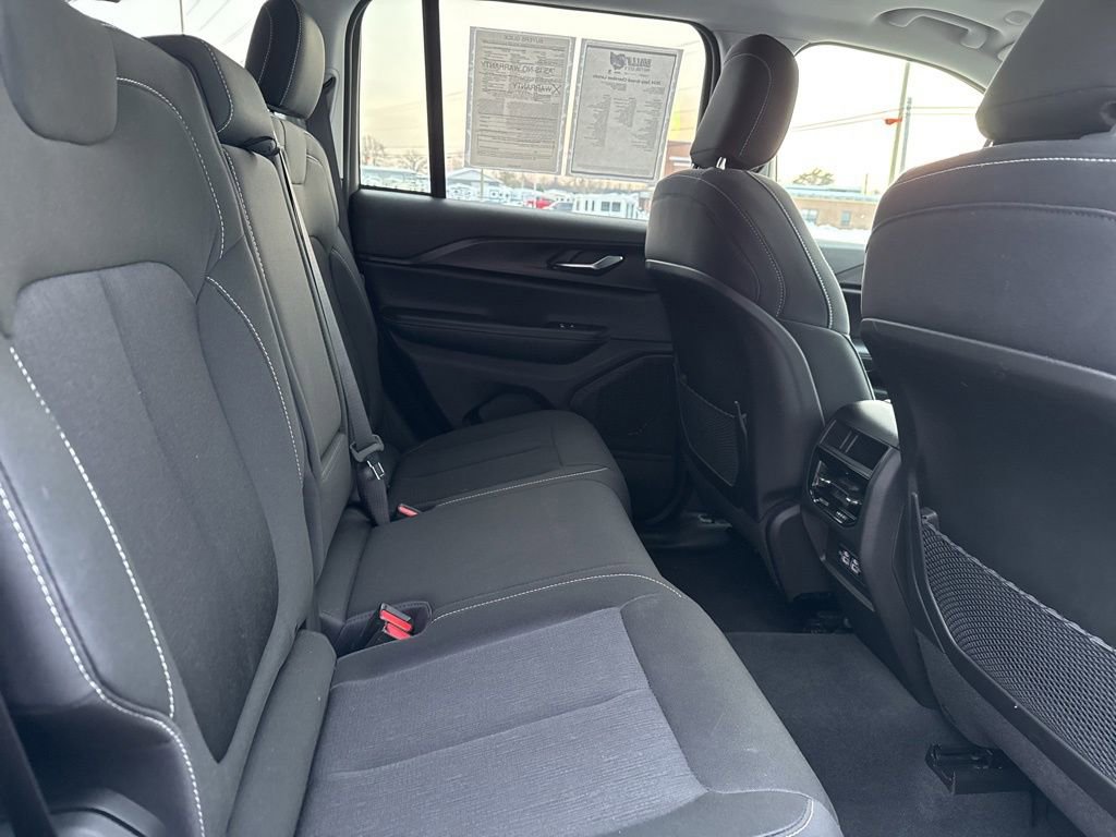 Used 2024 Jeep Grand Cherokee Laredo X image 43