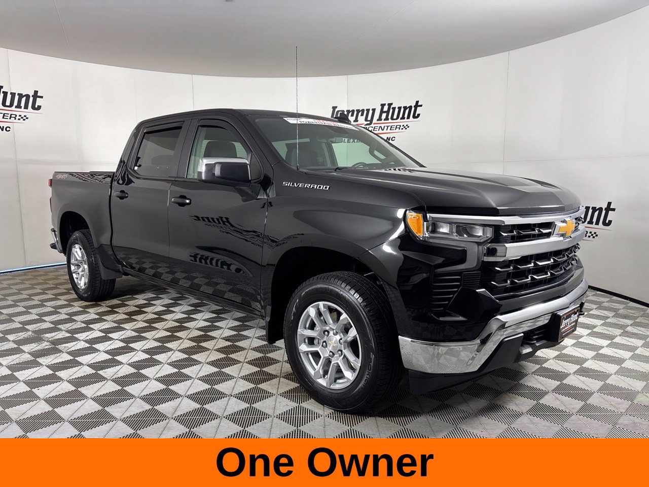 Used 2024 Chevrolet Silverado 1500 LT AWD/4WD image 4