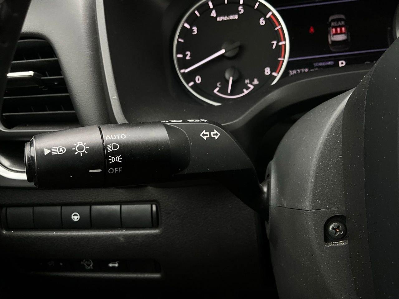 Used 2025 Nissan Rogue SV image 35