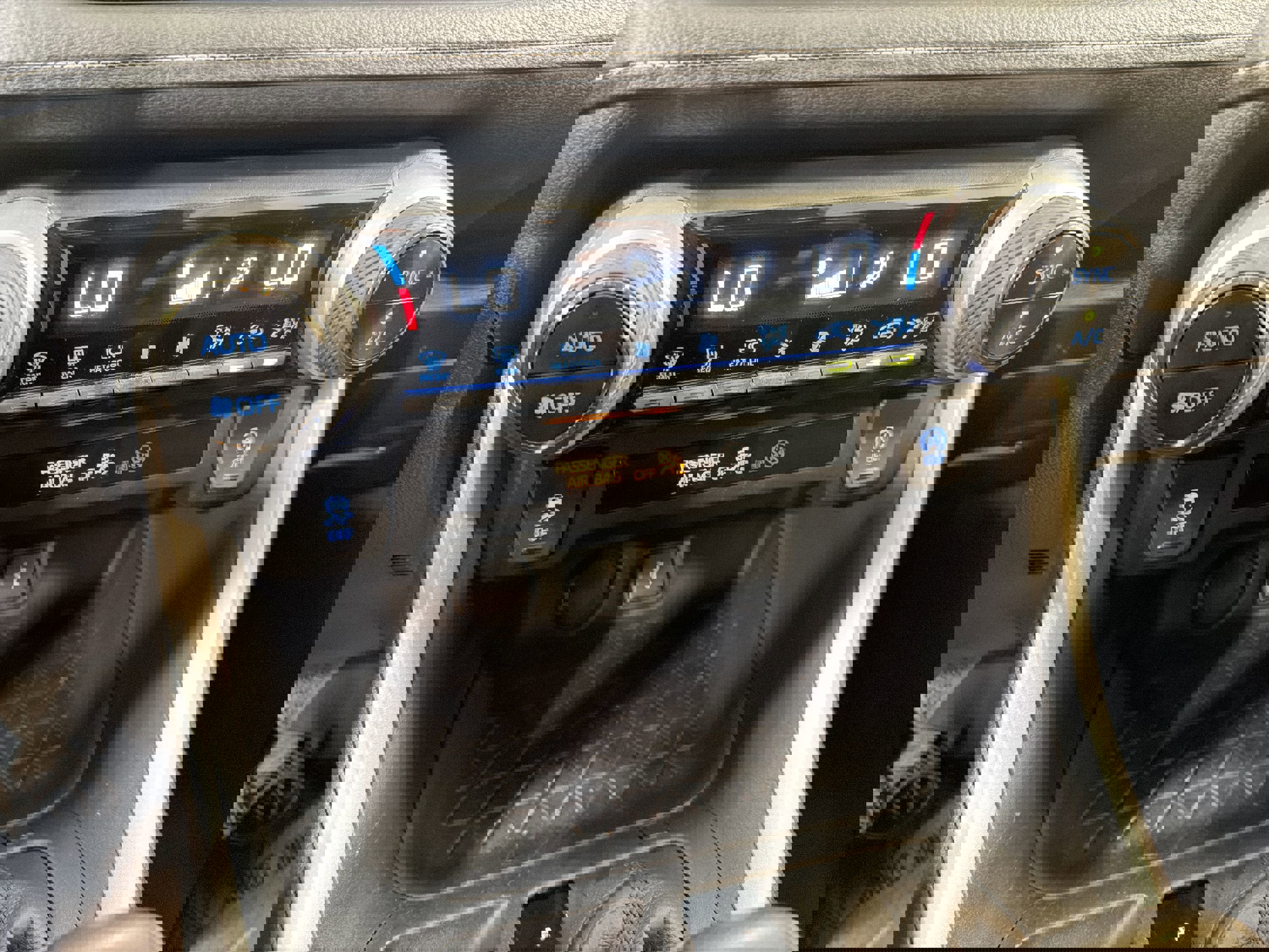 Used 2021 Toyota RAV4 XLE image 19