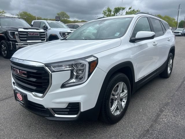 Used 2023 GMC Terrain SLE w/ Driver Convenience Package AWD/4WD image 4