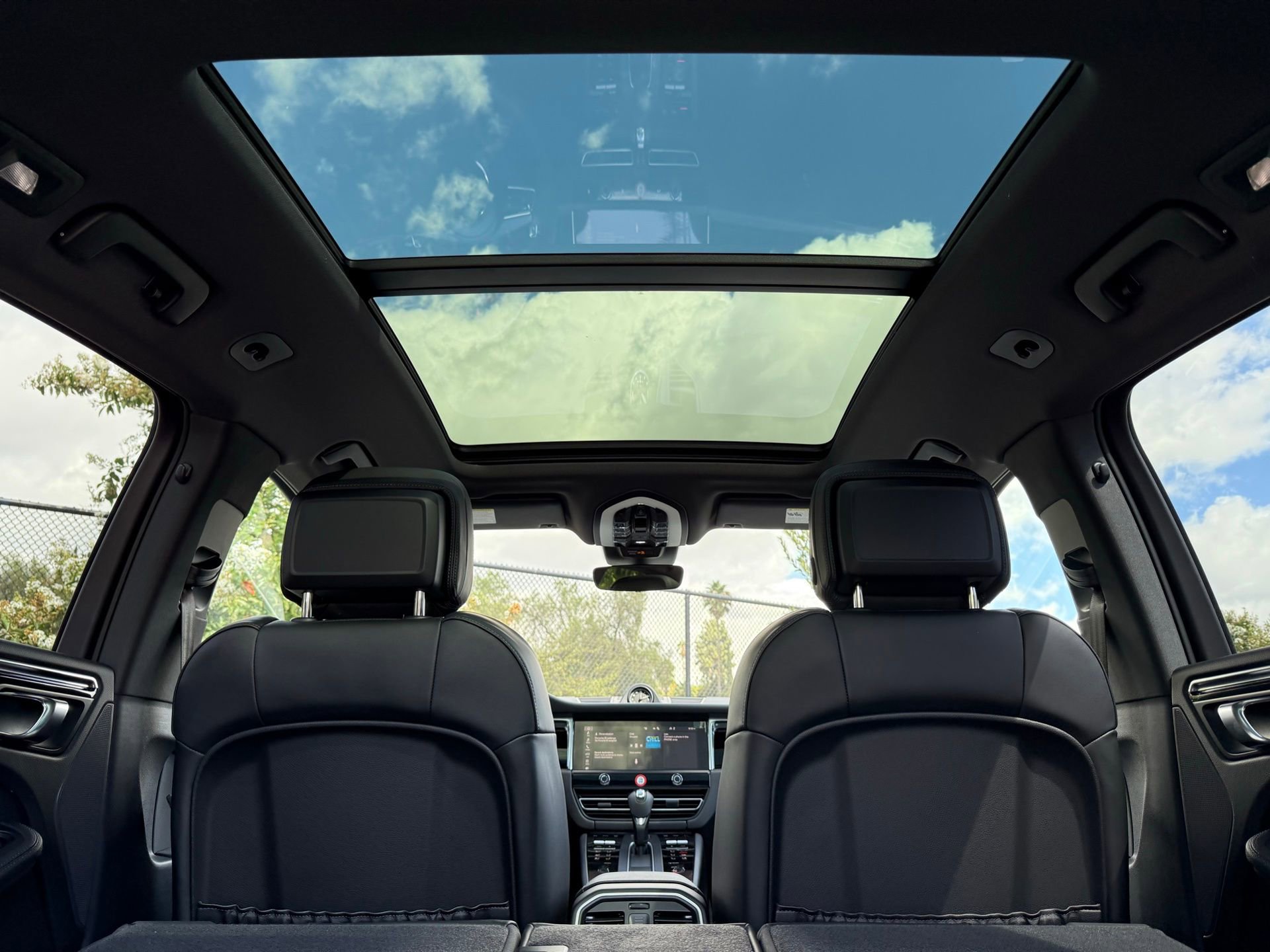 Used 2025 Porsche Macan image 36