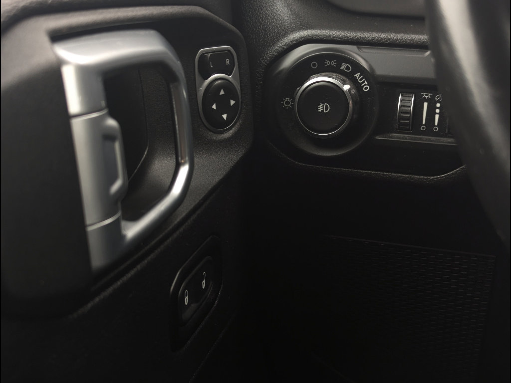 Used 2021 Jeep Wrangler Unlimited Sahara AWD/4WD image 26