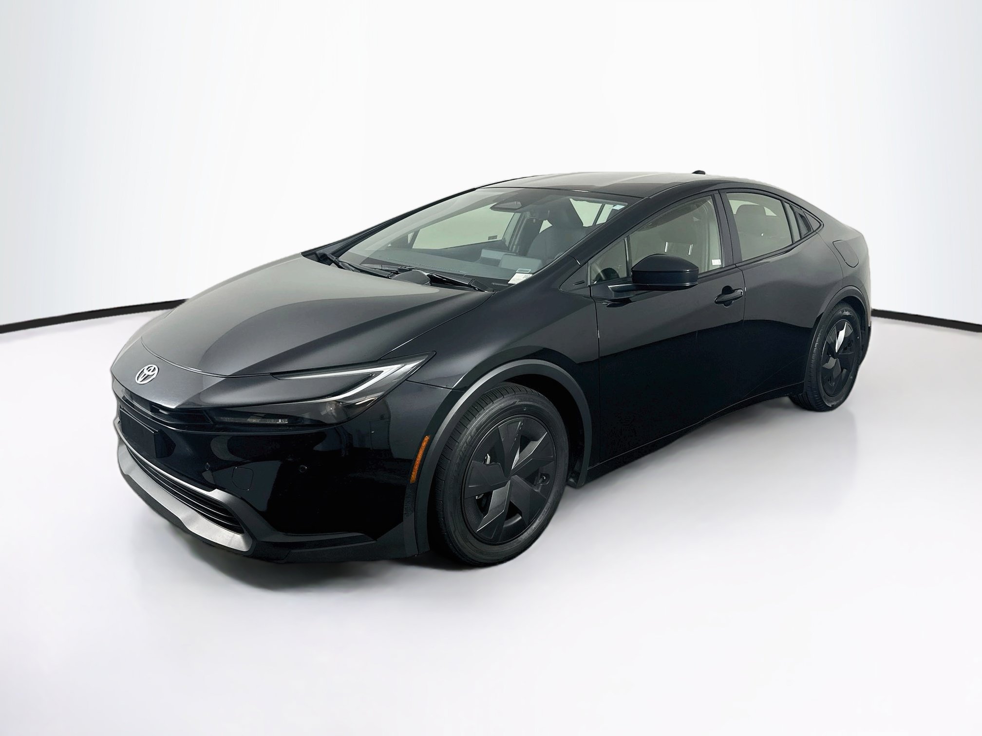 Used 2025 Toyota Prius LE FWD image 3
