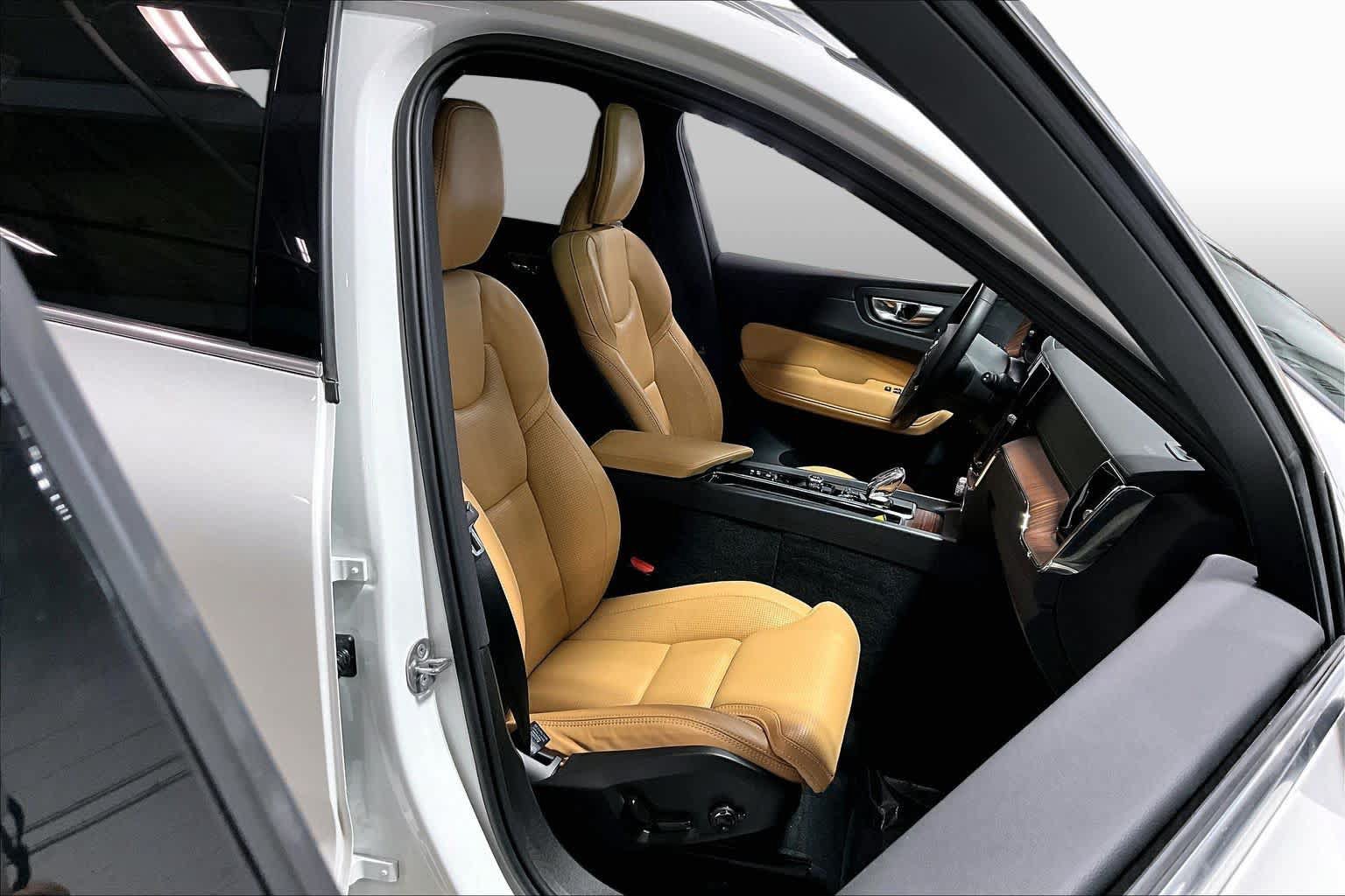 Used 2023 Volvo XC60 B6 Ultimate w/ Climate Package AWD/4WD image 8