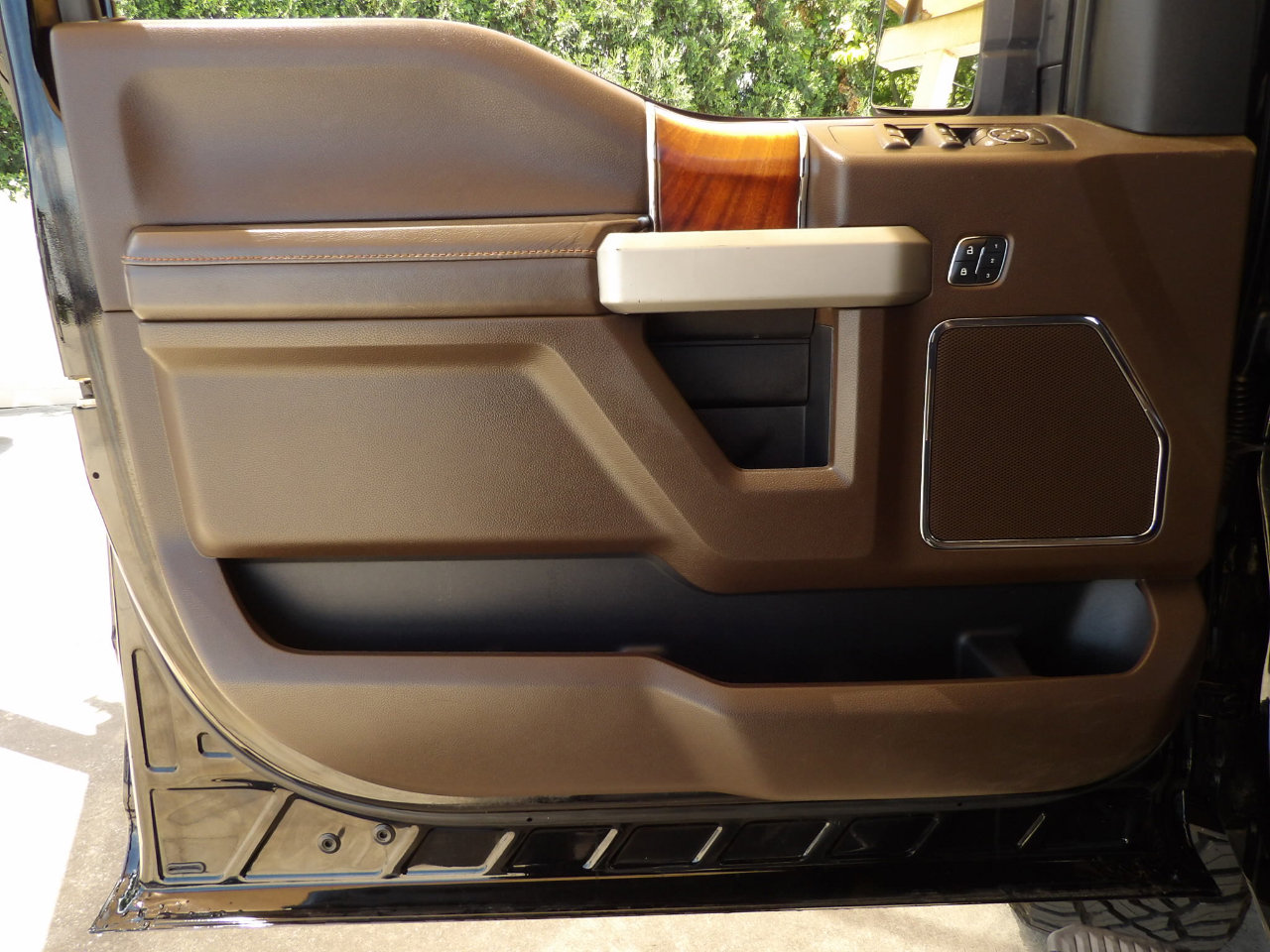 Used 2017 Ford F150 King Ranch w/ Equipment Group 601A Luxury image 8