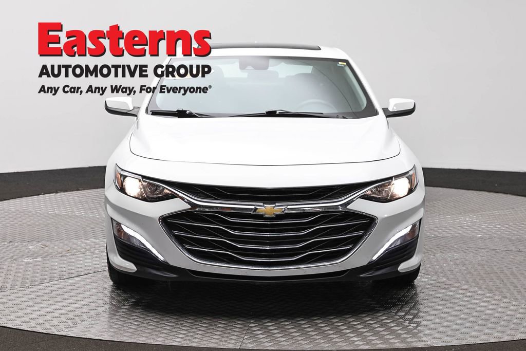 Used 2023 Chevrolet Malibu LT FWD image 2