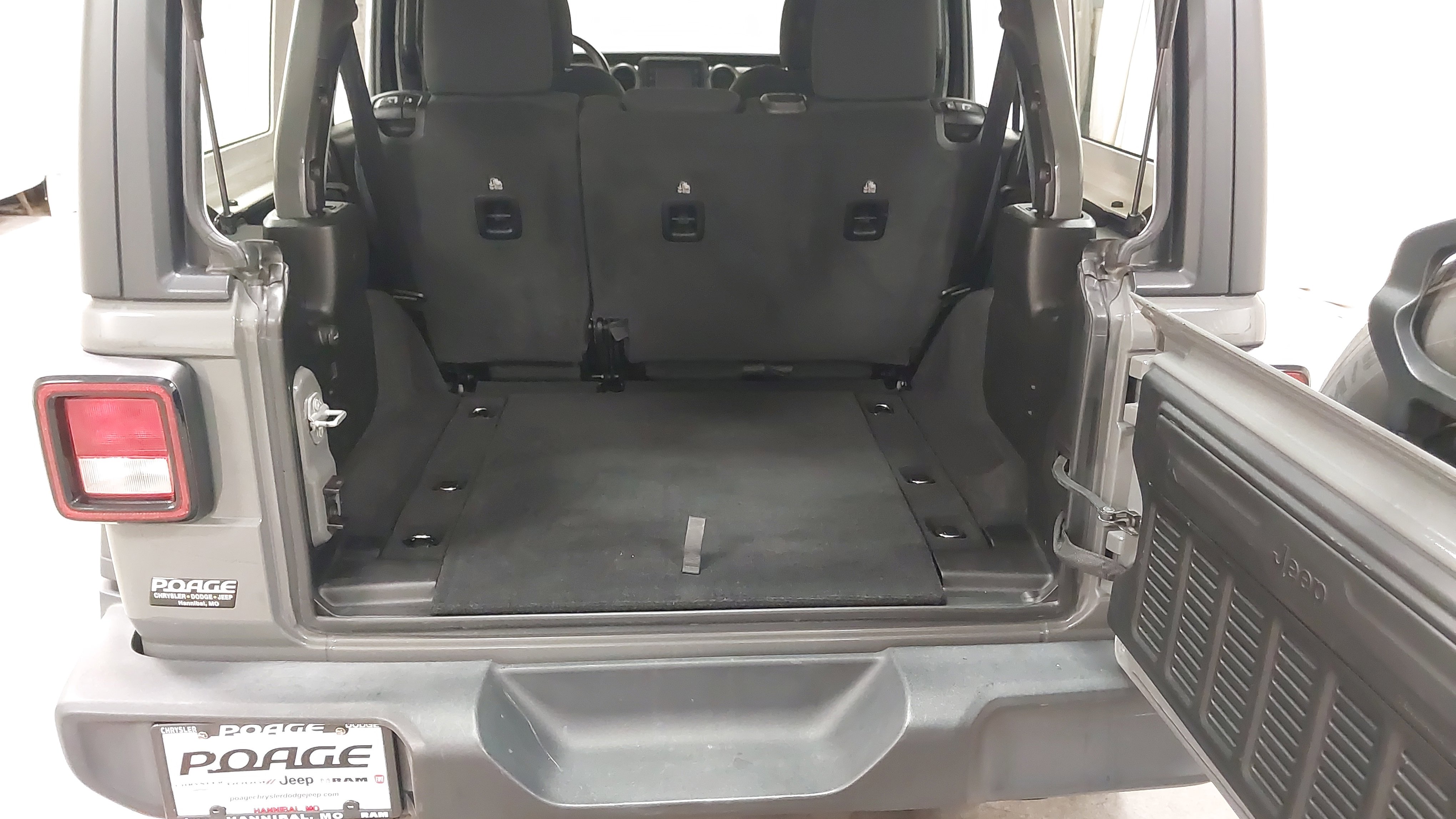 Used 2021 Jeep Wrangler Unlimited Sport image 27