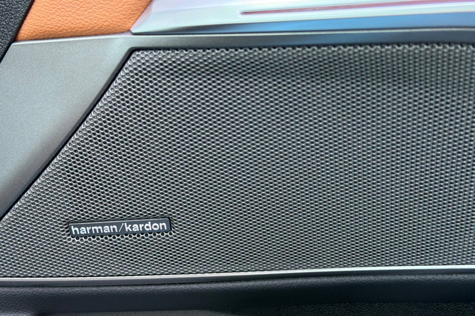 Used 2025 BMW 330i Sedan w/ Premium Package image 22