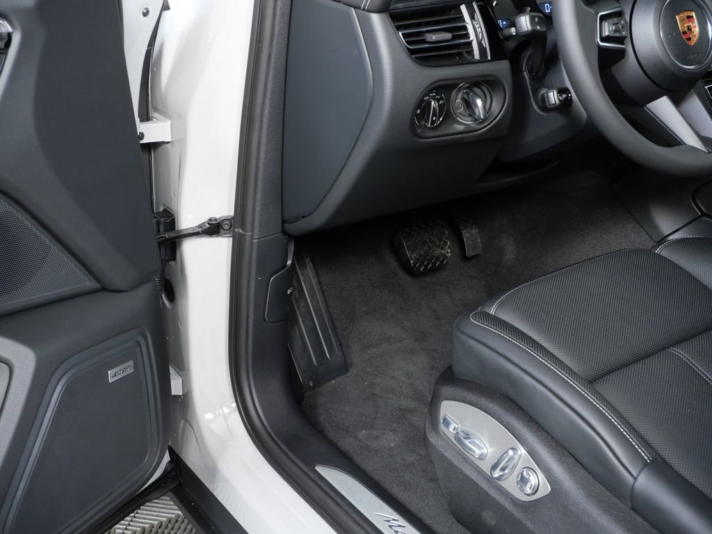New 2026 Porsche Macan S image 7