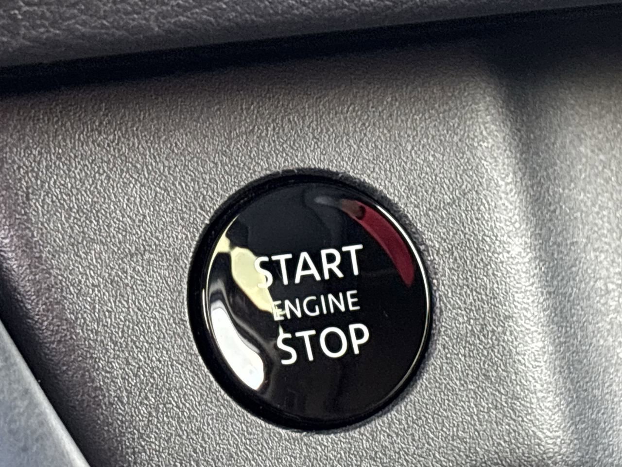 Used 2025 Nissan Rogue Platinum w/ Platinum Premium Package image 30