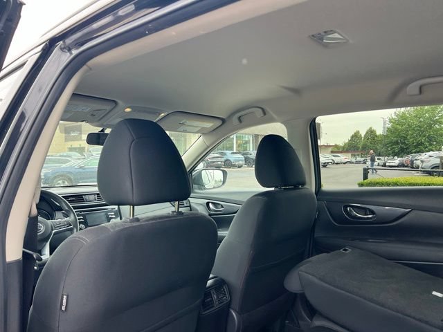 Used 2017 Nissan Rogue SV AWD/4WD image 9