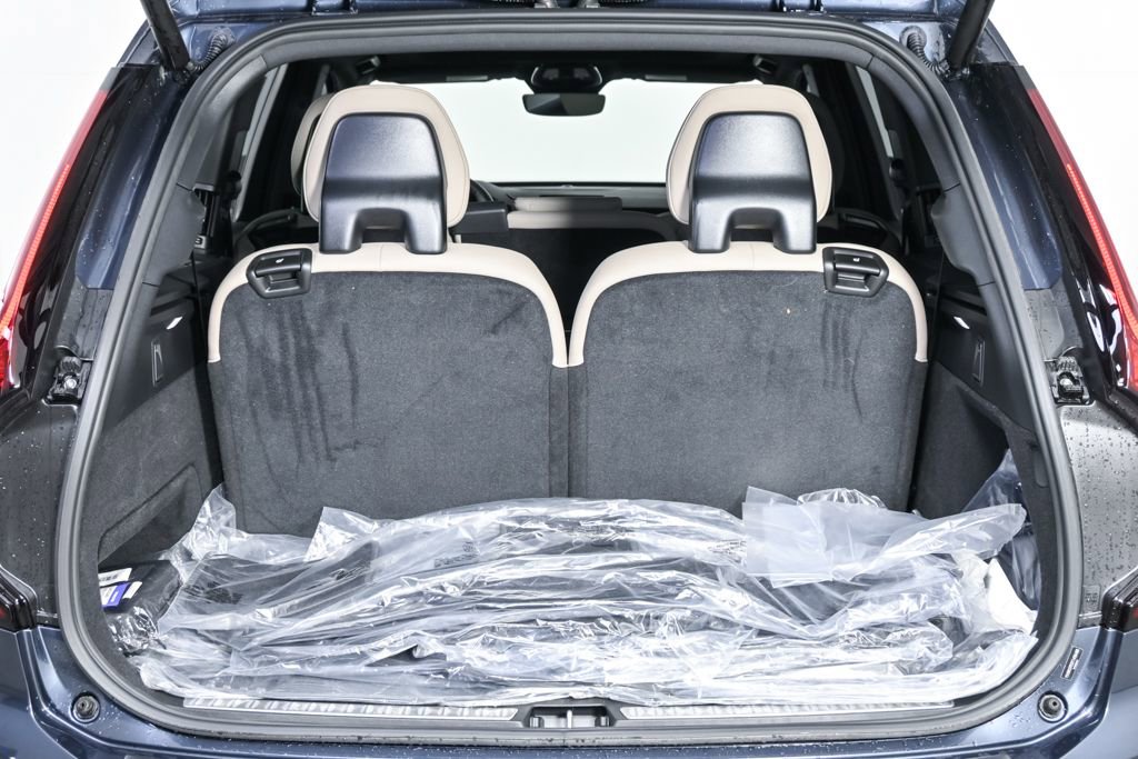 Certified 2026 Volvo XC90 B6 Plus w/ Protection Package Premier image 33
