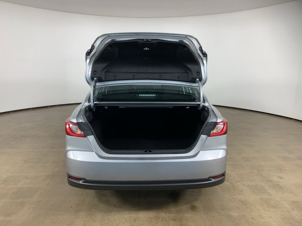 Used 2025 Toyota Camry LE image 12