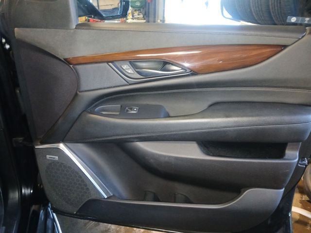 Used 2019 Cadillac Escalade Luxury image 59