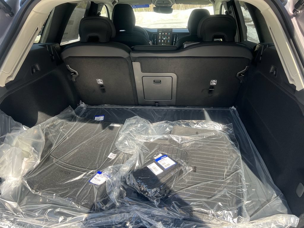 New 2026 Volvo XC60 B5 Plus w/ Protection Package Premier AWD/4WD image 25