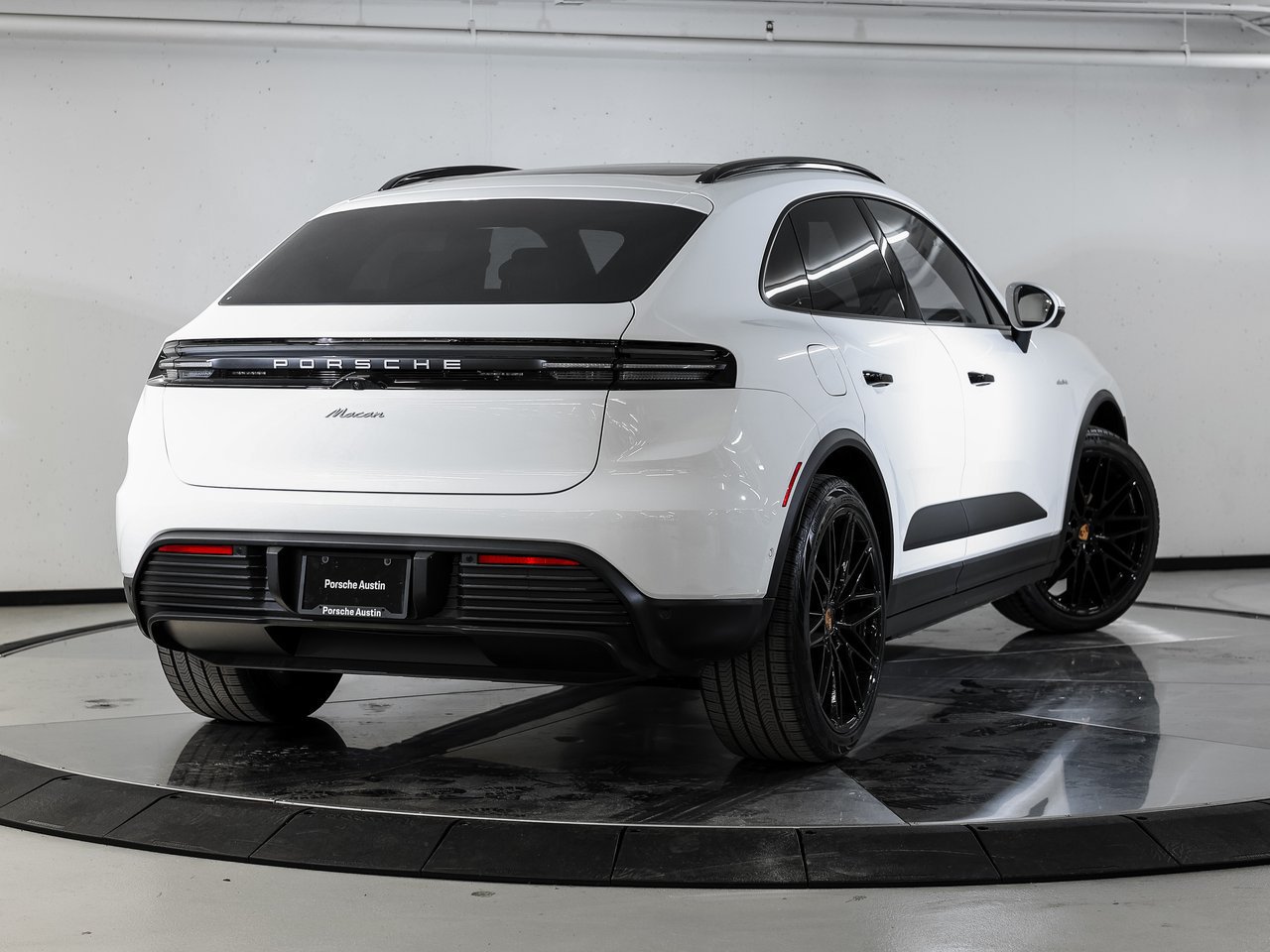 Certified 2026 Porsche Macan Electric RWD image 7