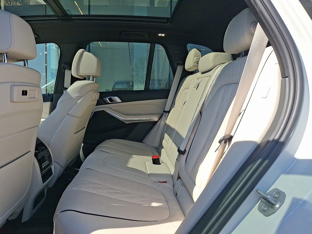 Used 2023 BMW X5 xDrive40i w/ Premium Package AWD/4WD image 10