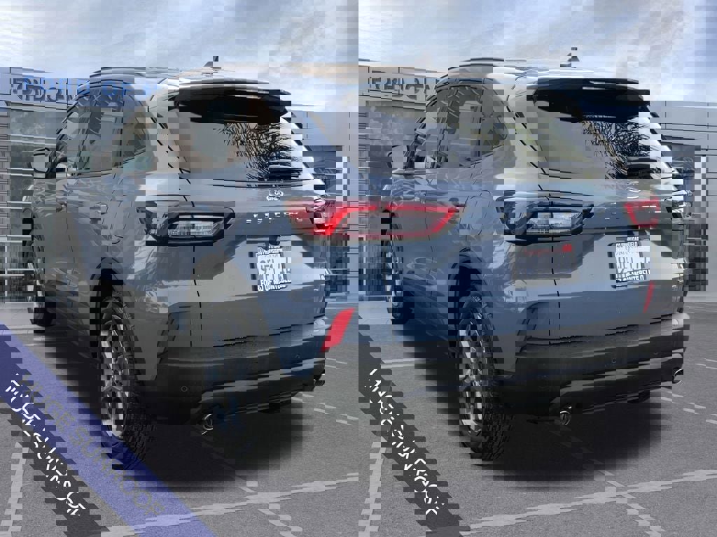 Used 2025 Ford Escape ST-Line w/ Equipment Group 301A image 4