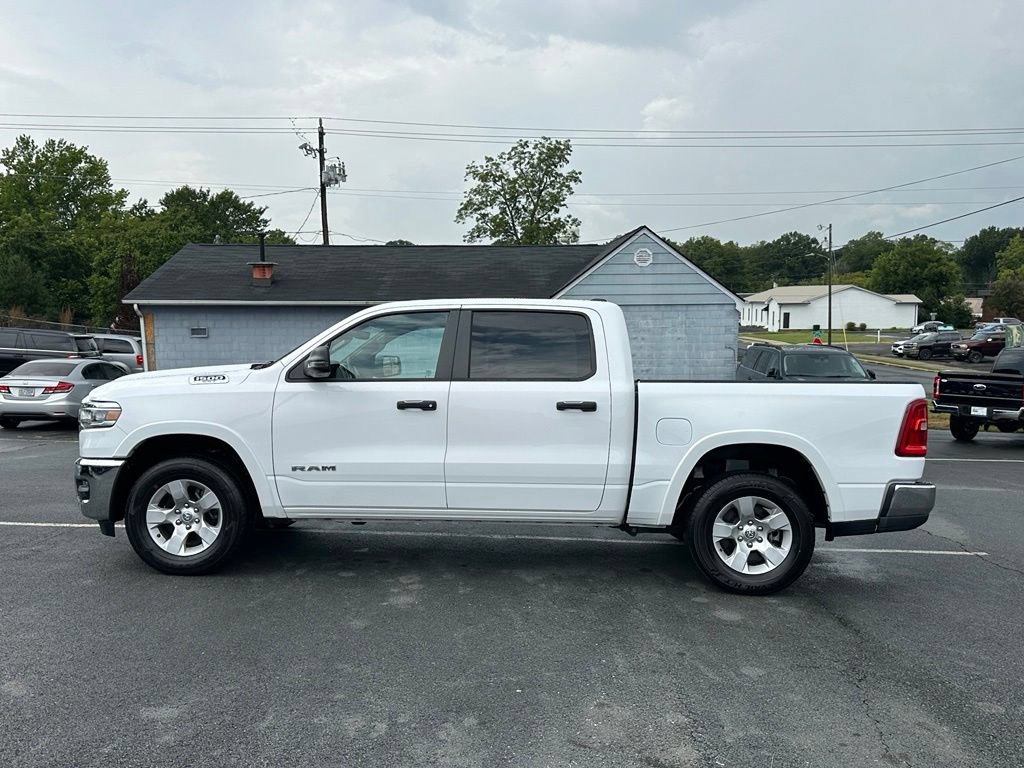 Used 2025 RAM 1500 Big Horn AWD/4WD image 3