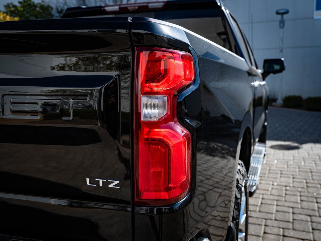 Used 2020 Chevrolet Silverado 1500 LTZ w/ LTZ Premium Package image 9