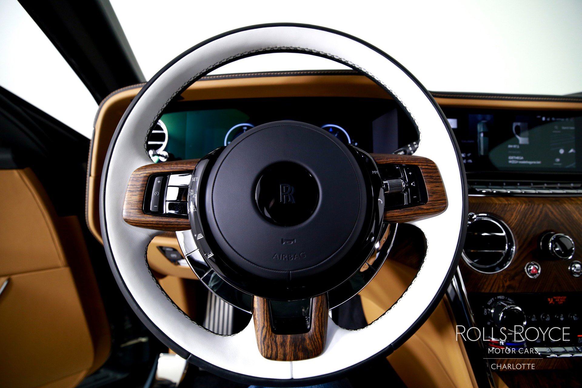 Used 2025 Rolls-Royce Cullinan image 14