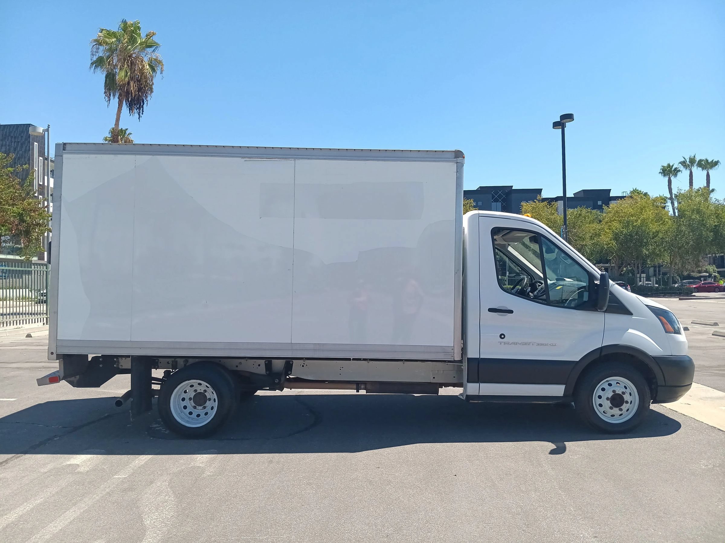 Used 2019 Ford Transit 350 156 DRW RWD image 4
