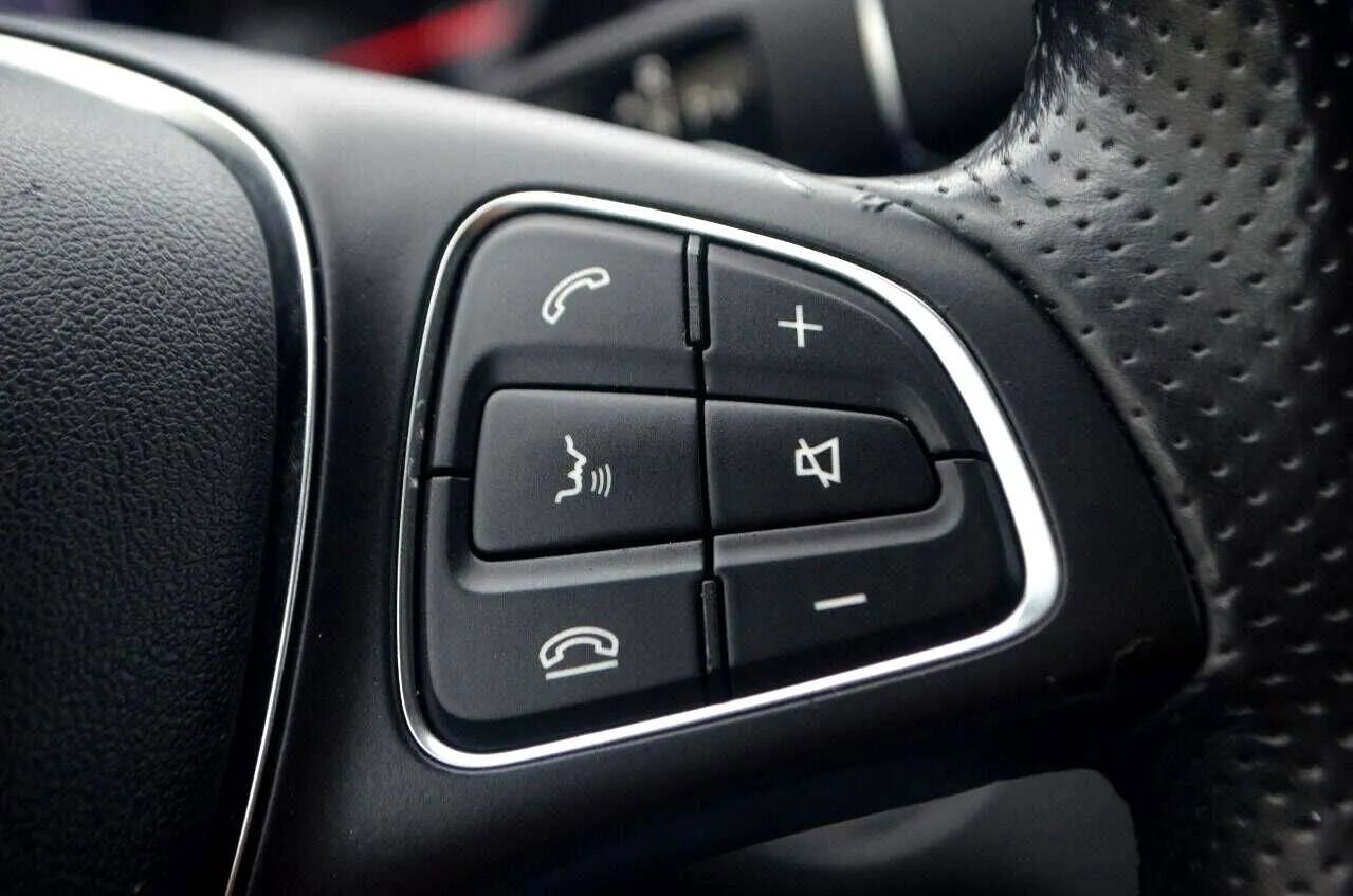 Used 2015 Mercedes-Benz C 300 Sedan image 32