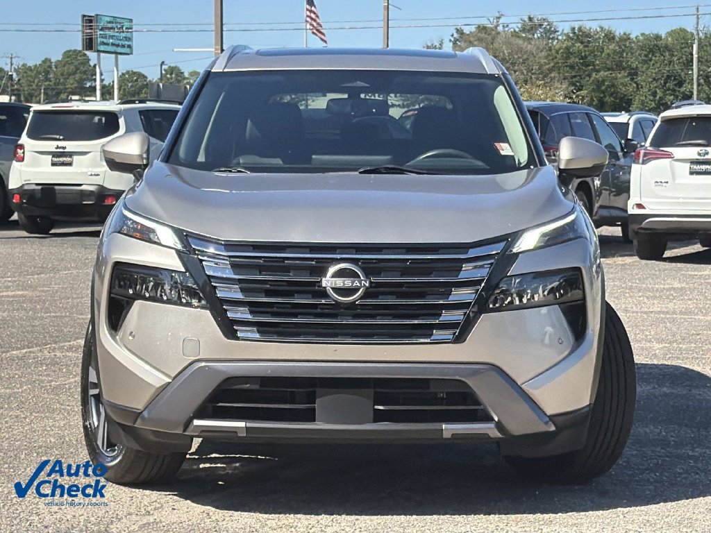 Used 2024 Nissan Rogue SL w/ SL Premium Package FWD image 2