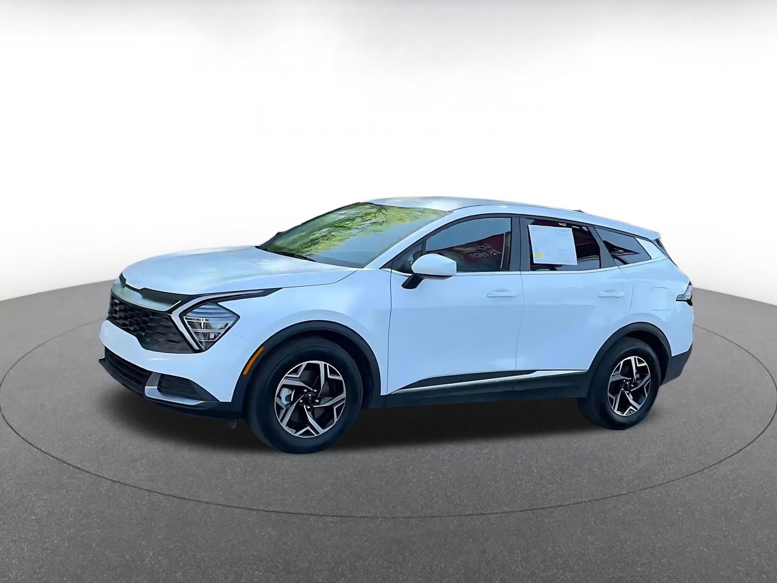 Used 2025 Kia Sportage LX FWD image 8